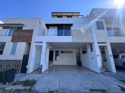 Casa en renta en Cumbres