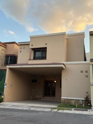 Casa en renta en Cumbres