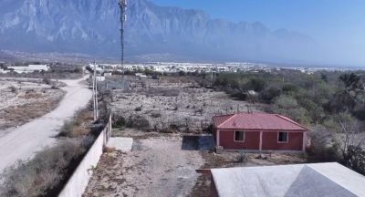 Terreno usos mixtos en venta en García
